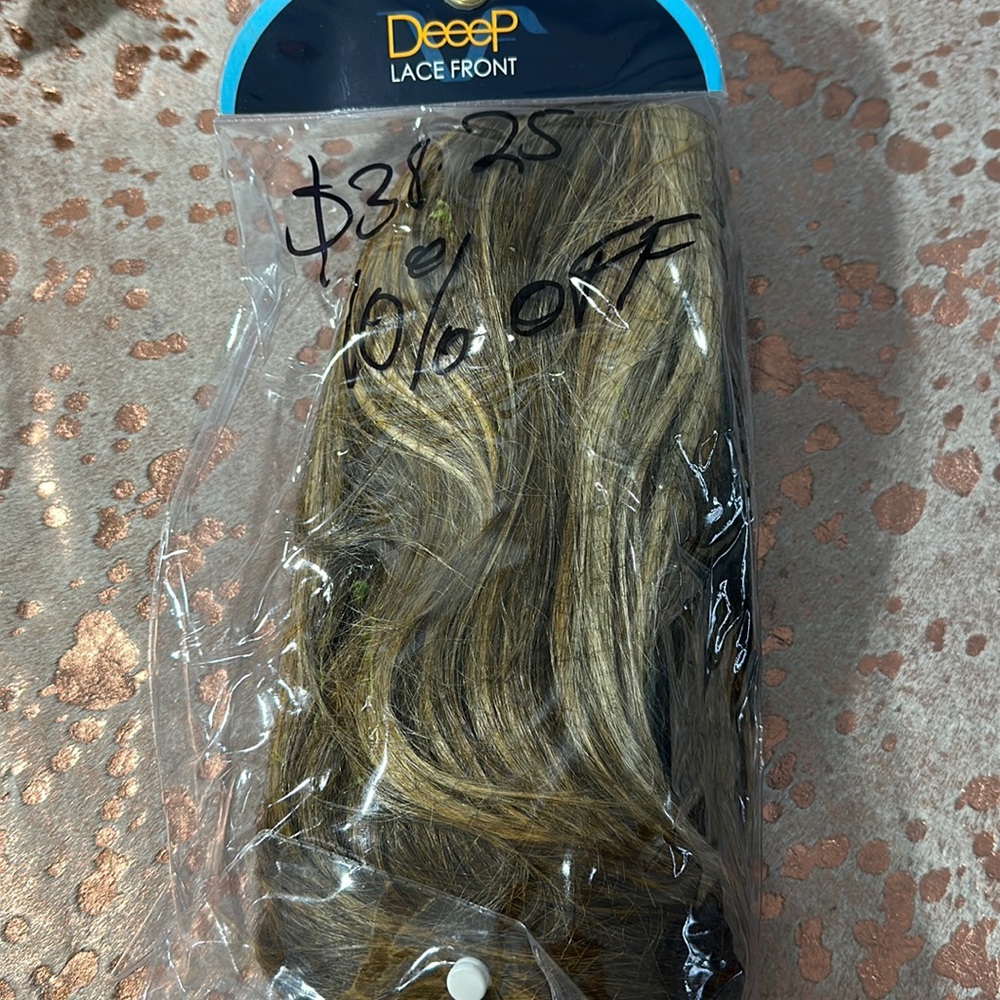 NWT vivica fox deep lace front wig